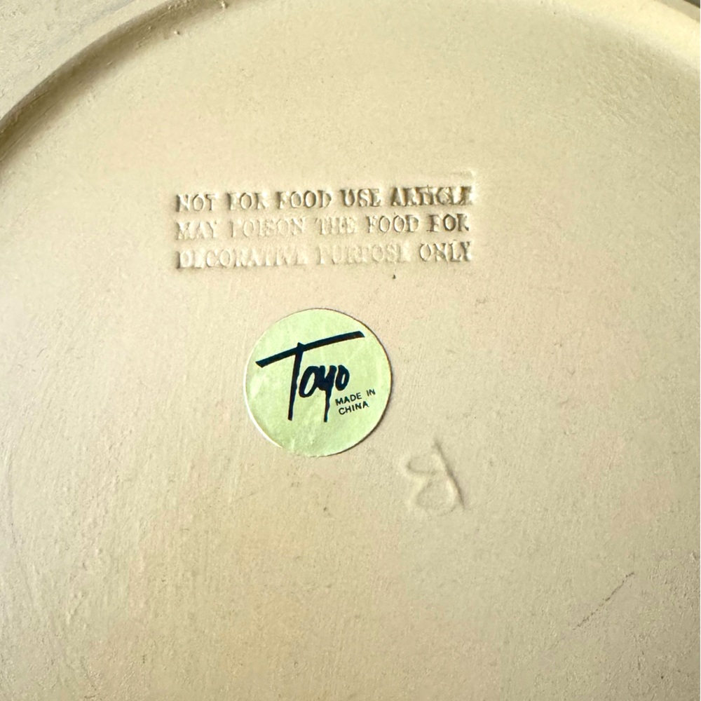 Hand-Painted Decorative garden plate - Picture 3 of 3